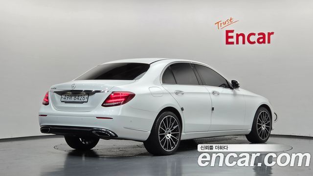 Mercedes-Benz E-Class 2017 — photo 2