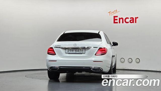 Mercedes-Benz E-Class 2017 — photo 4