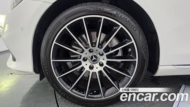 Mercedes-Benz E-Class 2017 — photo 5