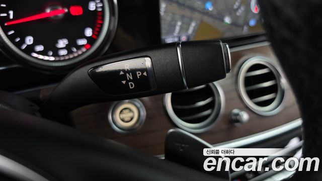 Mercedes-Benz E-Class 2017 — photo 9