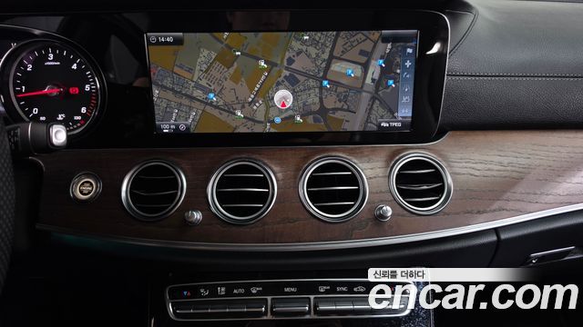 Mercedes-Benz E-Class 2017 — photo 14