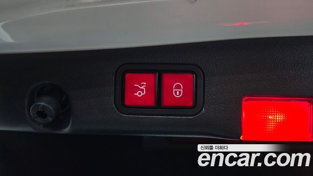 Mercedes-Benz E-Class 2017 — photo 19