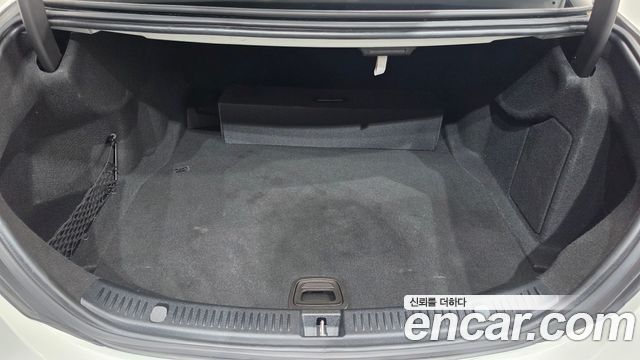 Mercedes-Benz E-Class 2017 — photo 20