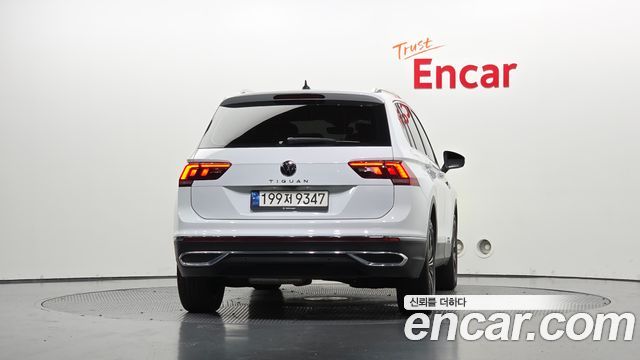 Volkswagen Tiguan 2022 — photo 4