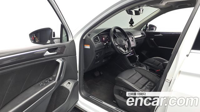 Volkswagen Tiguan 2022 — photo 13