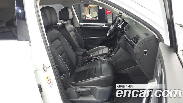 Volkswagen Tiguan 2022 — photo 17