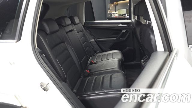 Volkswagen Tiguan 2022 — photo 18