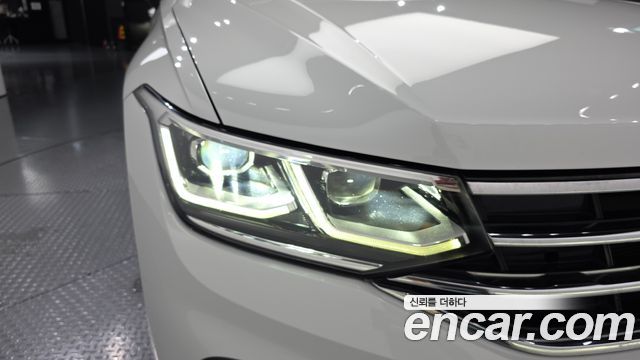 Volkswagen Tiguan 2022 — photo 8