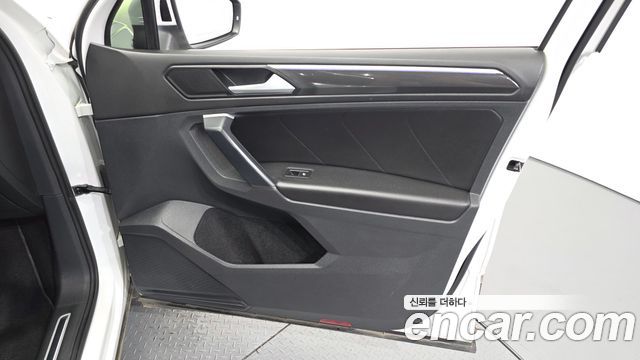 Volkswagen Tiguan 2022 — photo 14