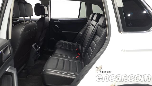 Volkswagen Tiguan 2022 — photo 16