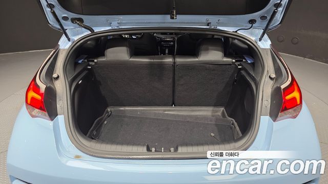 Hyundai Veloster 2021 — photo 16