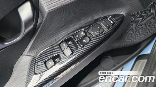 Hyundai Veloster 2021 — photo 17