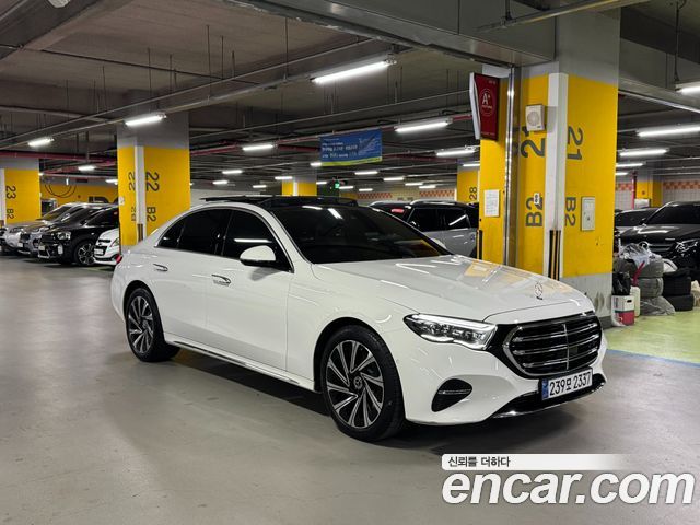 Mercedes-Benz E-Class 2025 — photo 3