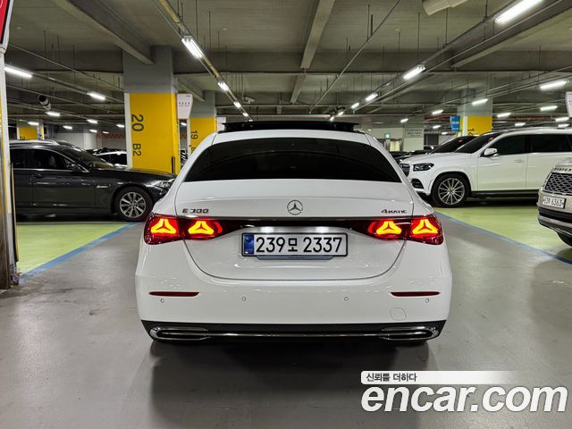 Mercedes-Benz E-Class 2025 — photo 4