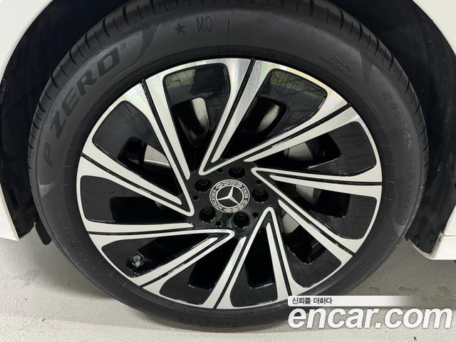 Mercedes-Benz E-Class 2025 — photo 6