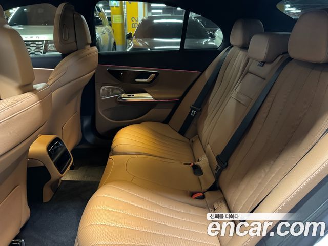 Mercedes-Benz E-Class 2025 — photo 11