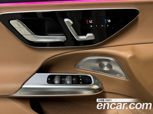 Mercedes-Benz E-Class 2025 — photo 12
