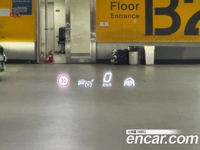 Mercedes-Benz E-Class 2025 — photo 16