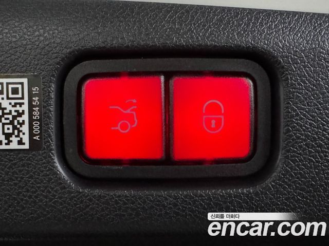 Mercedes-Benz E-Class 2025 — photo 19