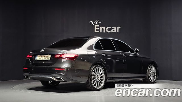 Mercedes-Benz E-Class 2021 — photo 2