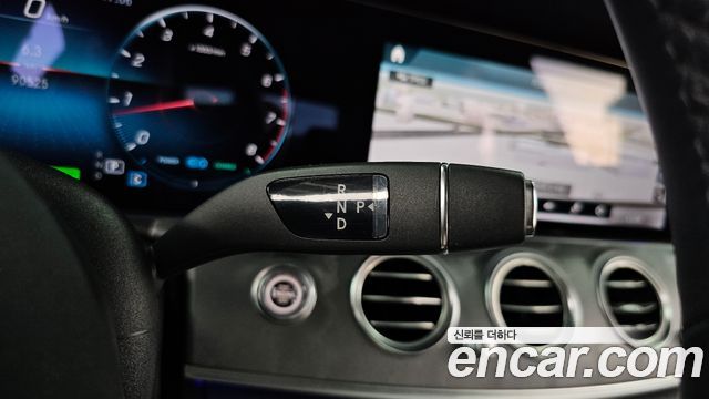 Mercedes-Benz E-Class 2021 — photo 12