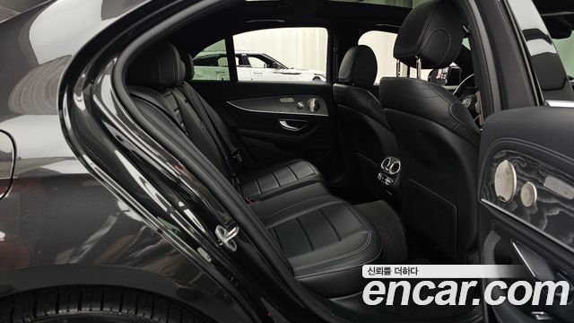 Mercedes-Benz E-Class 2021 — photo 18