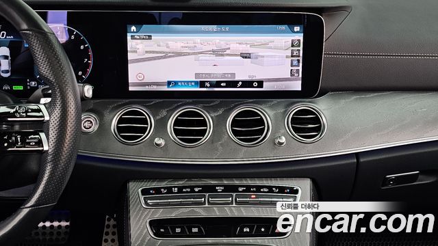 Mercedes-Benz E-Class 2021 — photo 20