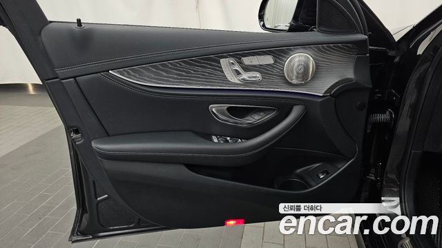 Mercedes-Benz E-Class 2021 — photo 14