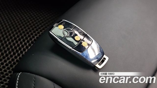 Mercedes-Benz E-Class 2021 — photo 29