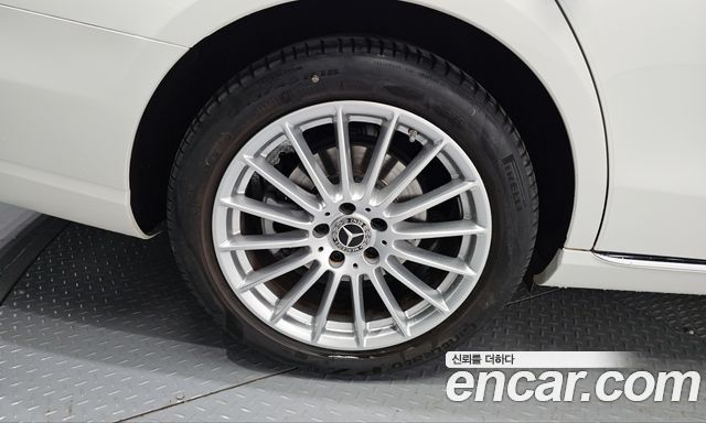 Mercedes-Benz E-Class 2021 — photo 5