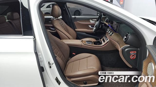 Mercedes-Benz E-Class 2021 — photo 13