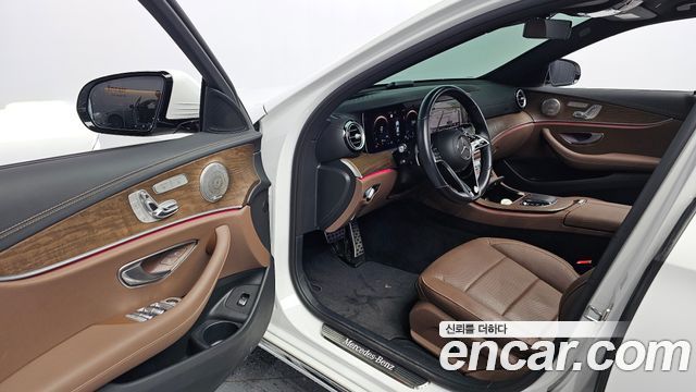 Mercedes-Benz E-Class 2021 — photo 17
