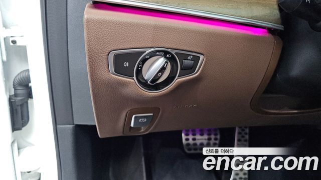Mercedes-Benz E-Class 2021 — photo 25