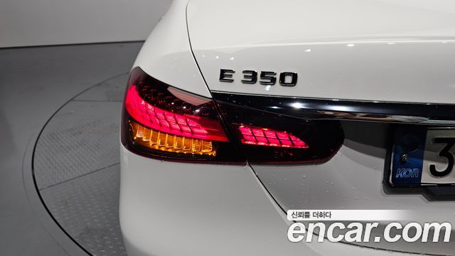 Mercedes-Benz E-Class 2021 — photo 9