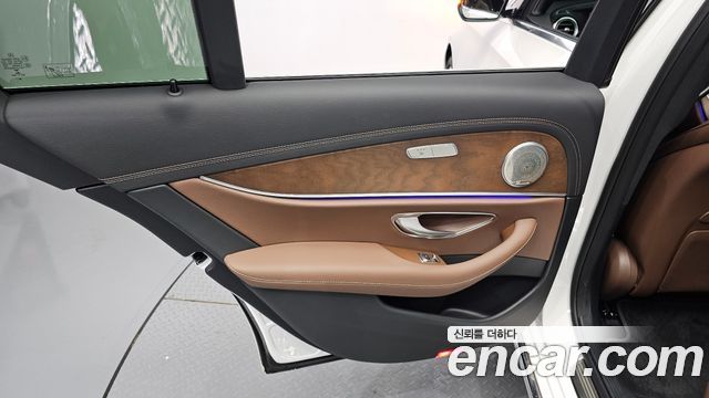 Mercedes-Benz E-Class 2021 — photo 15