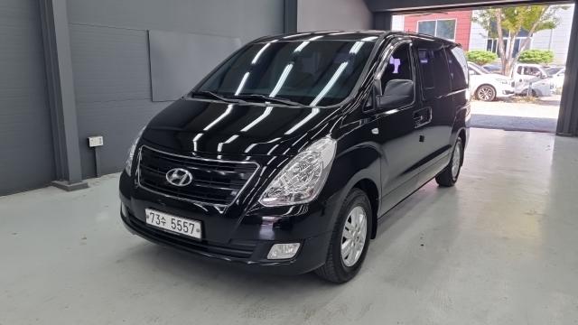 Hyundai Starex 2017 — photo 1