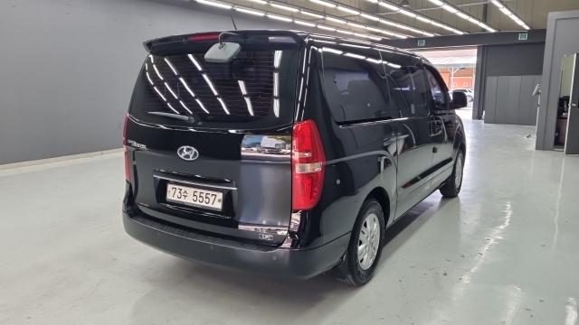 Hyundai Starex 2017 — photo 2