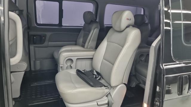 Hyundai Starex 2017 — photo 11