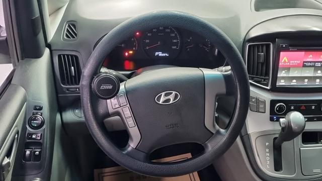 Hyundai Starex 2017 — photo 13