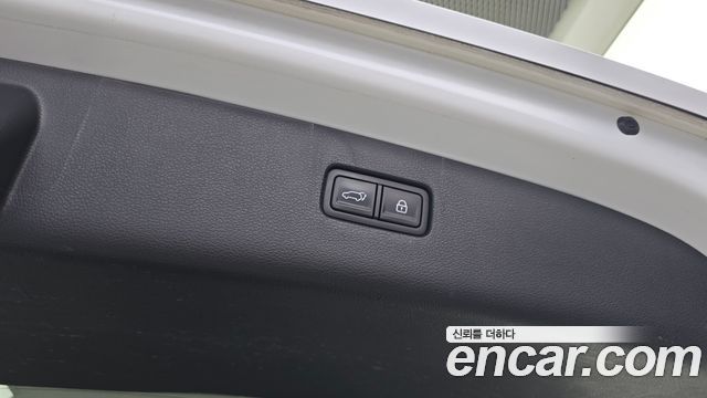 Genesis GV80 2020 — photo 32