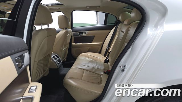 Jaguar XF 2014 — photo 12