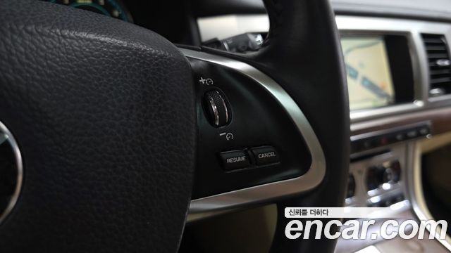 Jaguar XF 2014 — photo 18
