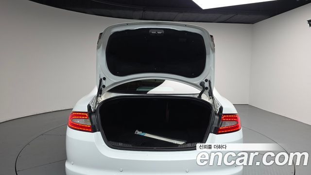 Jaguar XF 2014 — photo 20