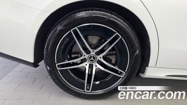 Mercedes-Benz E-Class 2025 — photo 5