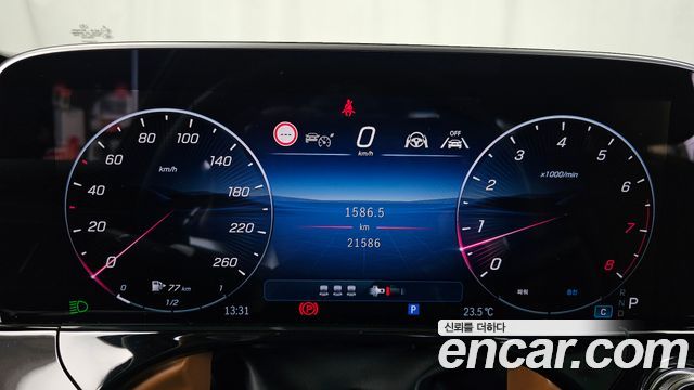 Mercedes-Benz E-Class 2025 — photo 11