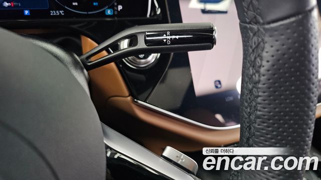Mercedes-Benz E-Class 2025 — photo 12