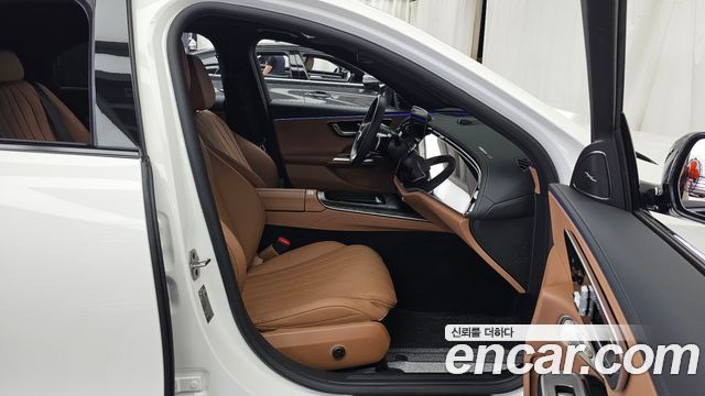Mercedes-Benz E-Class 2025 — photo 17