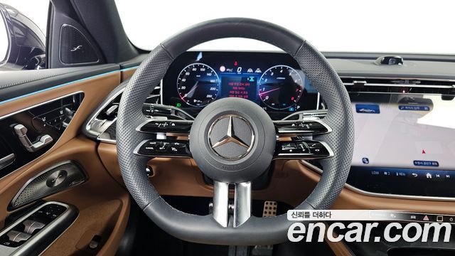 Mercedes-Benz E-Class 2025 — photo 19