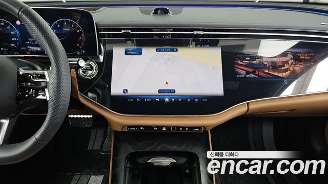 Mercedes-Benz E-Class 2025 — photo 20