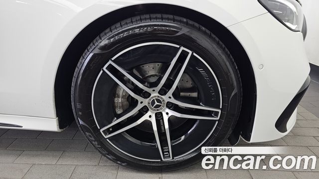 Mercedes-Benz E-Class 2025 — photo 7